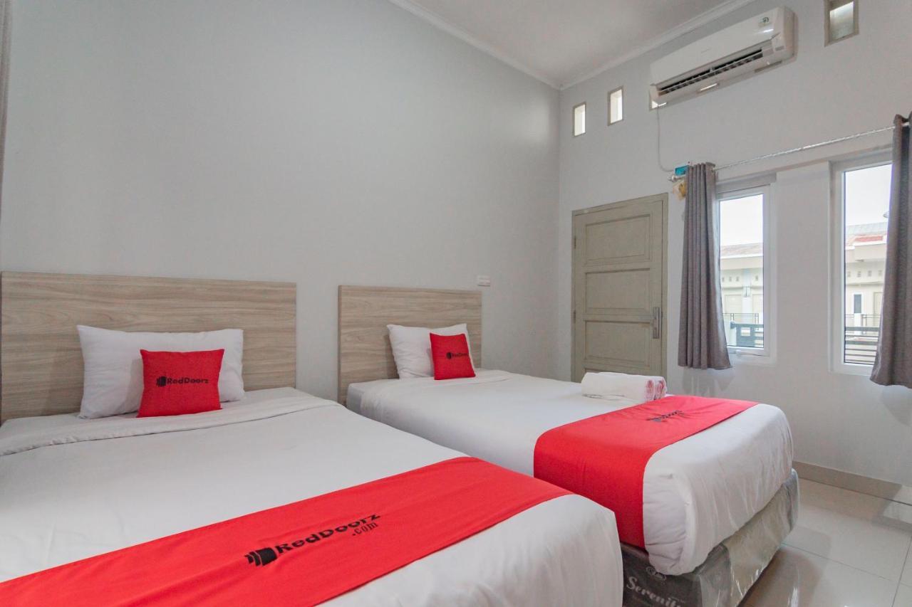 RedDoorz Plus Syariah @ Tuparev Cirebon 3 Bagian luar foto