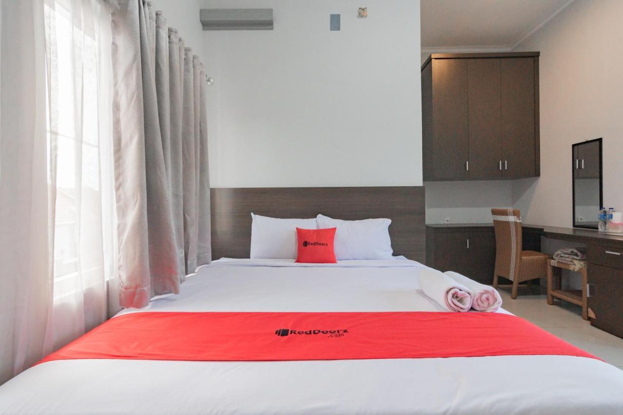 RedDoorz Plus Syariah @ Tuparev Cirebon 3 Bagian luar foto