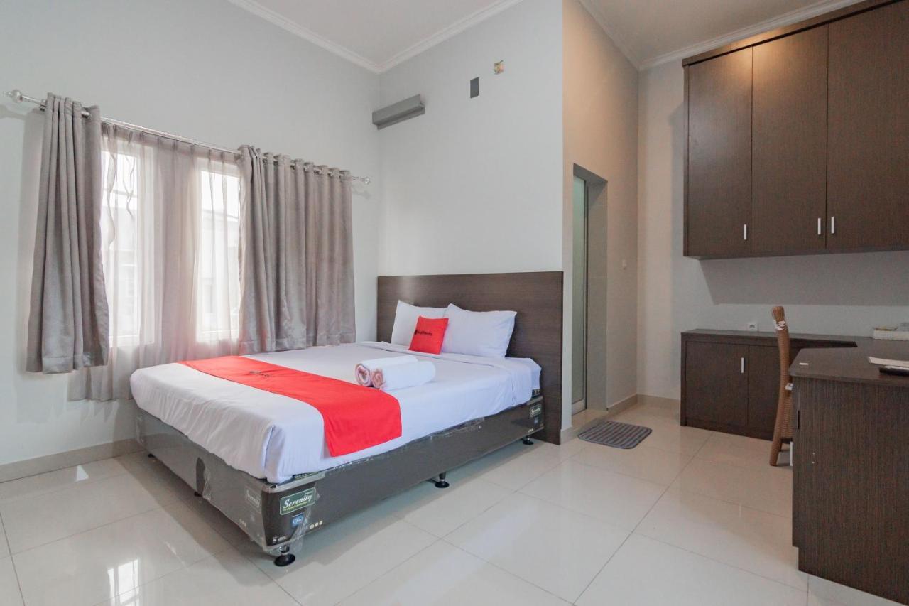 RedDoorz Plus Syariah @ Tuparev Cirebon 3 Bagian luar foto