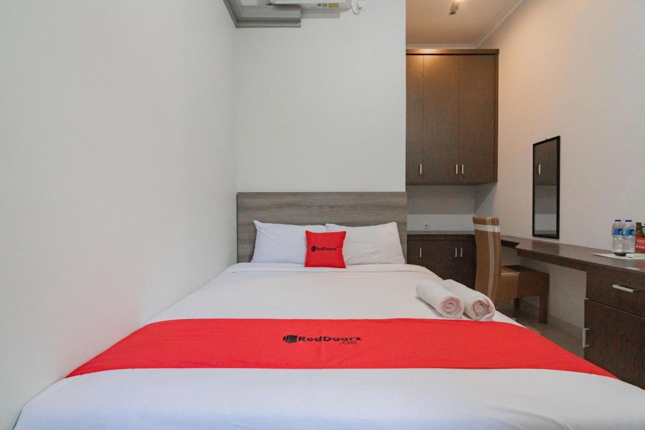 RedDoorz Plus Syariah @ Tuparev Cirebon 3 Bagian luar foto