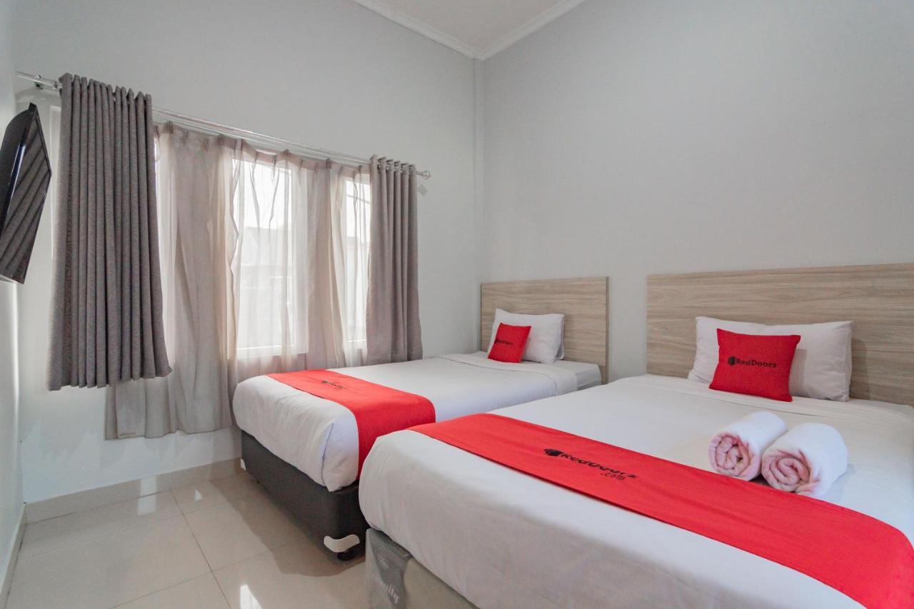 RedDoorz Plus Syariah @ Tuparev Cirebon 3 Bagian luar foto